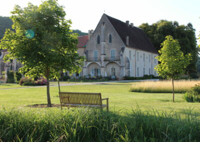 Abbaye de Reigny, accès aux chambres et aux gîtes hébergement pour les mariages, séminaires, réunions