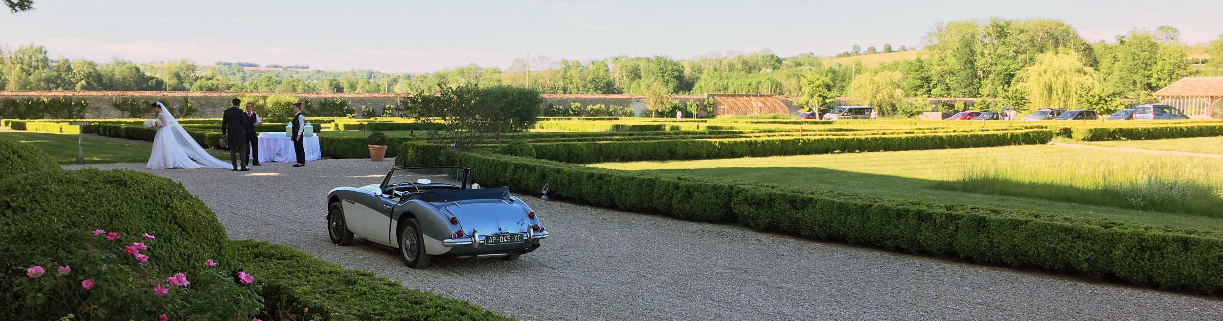 Arrival of the bride and groom - Abbaye de Reigny