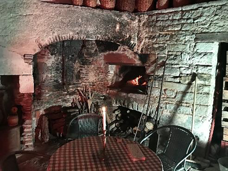 Déjeuner dans le<br />
four à pain de l’abbaye de Reigny