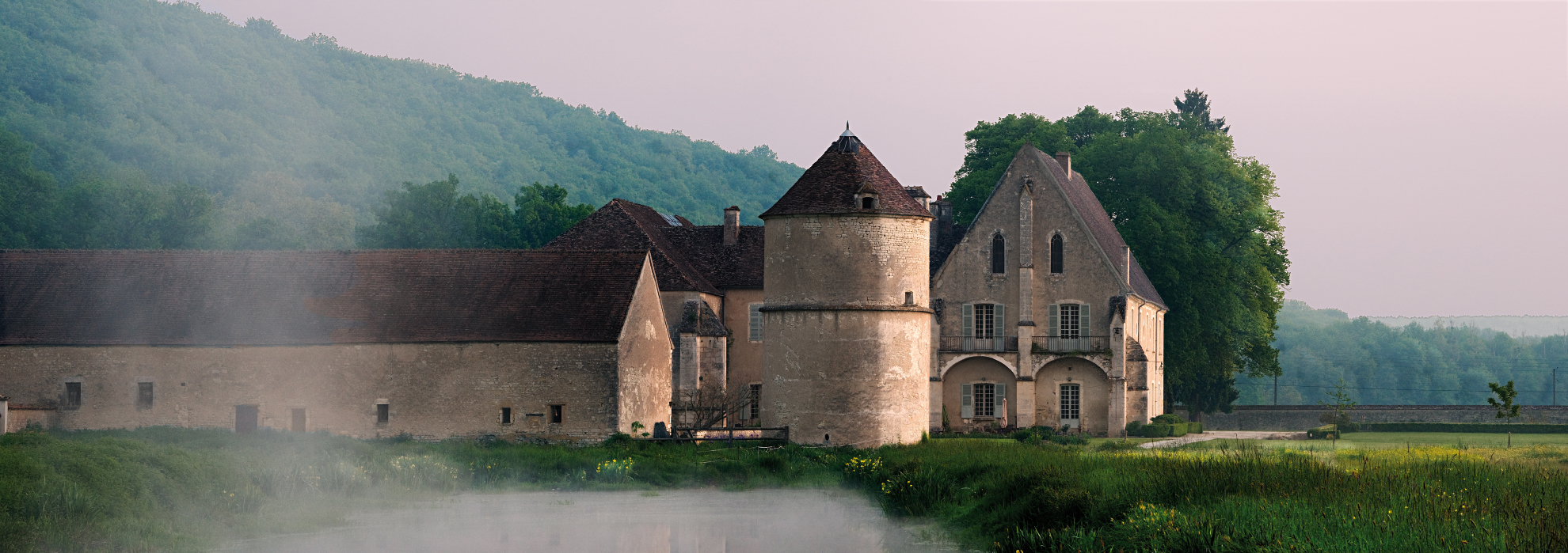 vue de l'abbaye depuis le miroir d'eau
