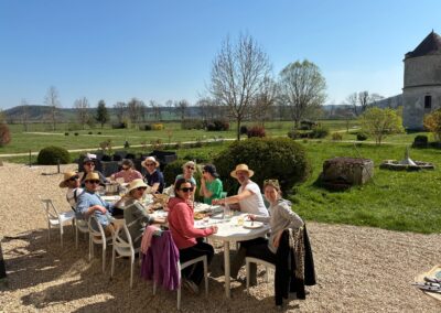 Week-end chantiers portant sur l’entretien du parc de l'abbaye de Reigny dans l'Yonne