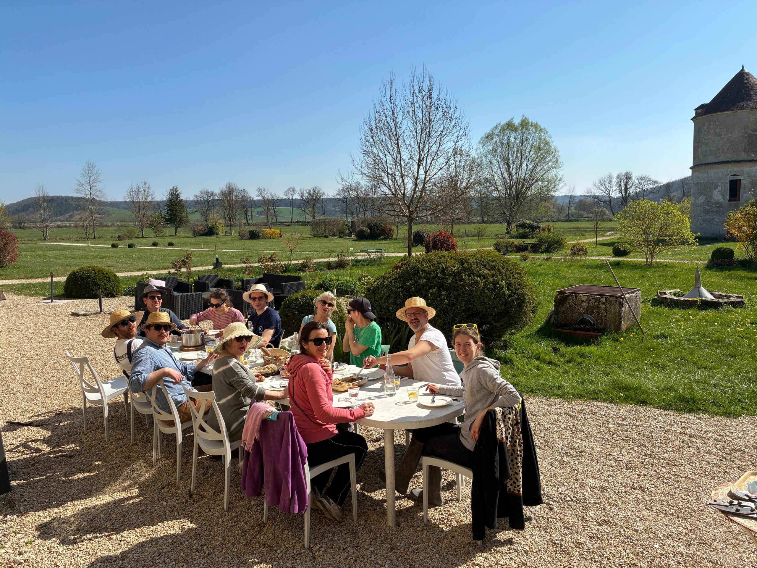 Week-end chantiers portant sur l’entretien du parc de l'abbaye de Reigny dans l'Yonne